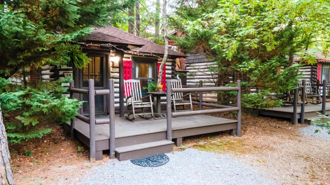 Log Motor Court Lodge *