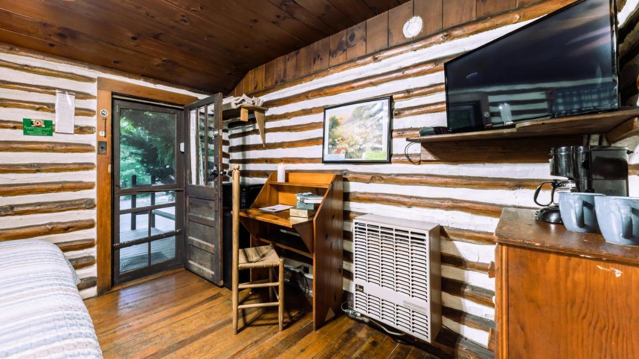 Log Motor Court Lodge