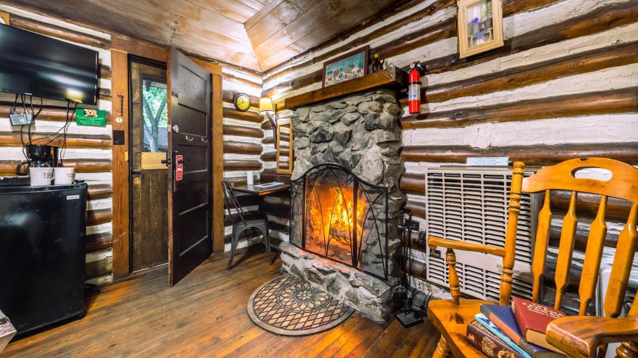 Log Motor Court Lodge Asheville