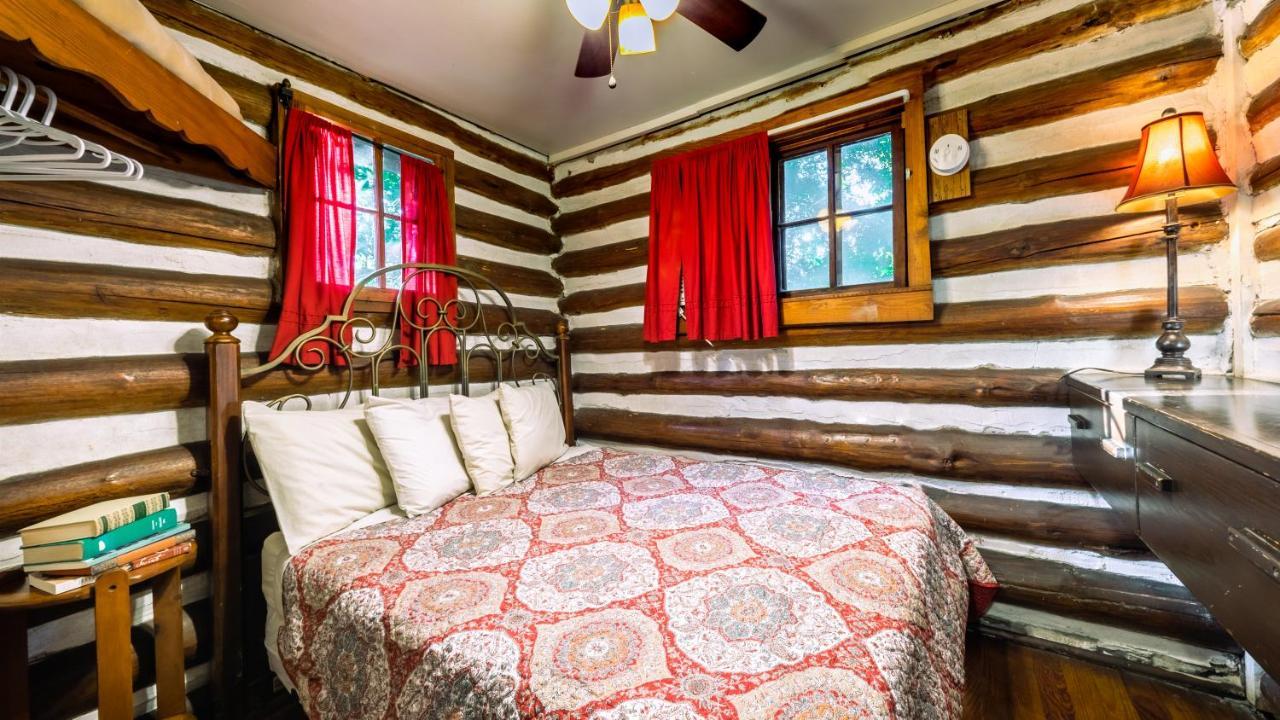 Log Motor Court Lodge Asheville